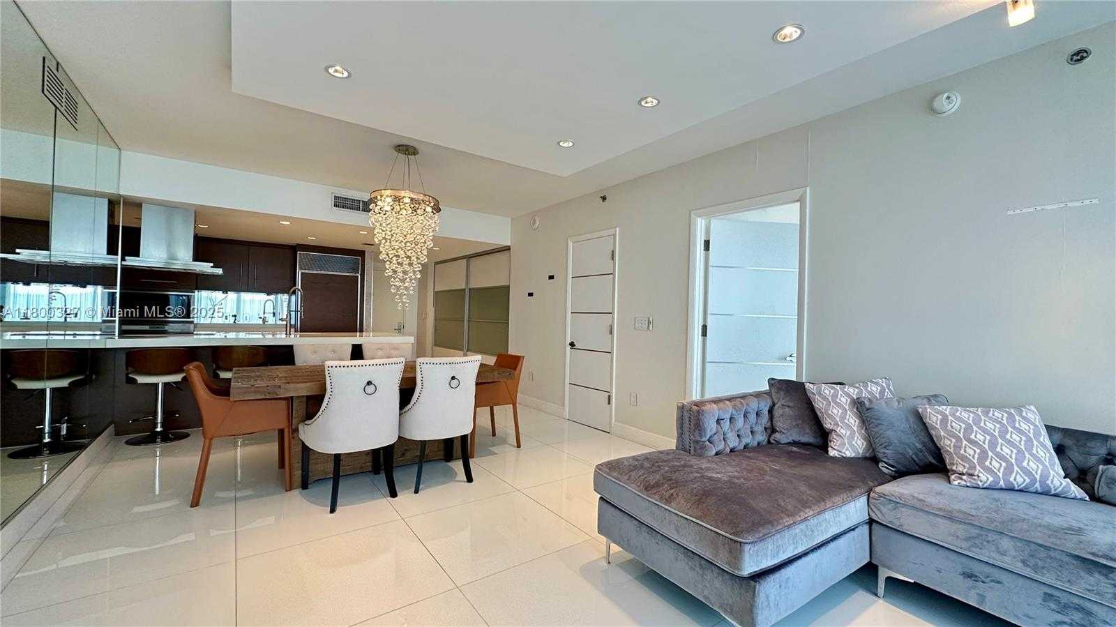 Small Image of 495 BRICKELL AVE #4403, Miami Number 6