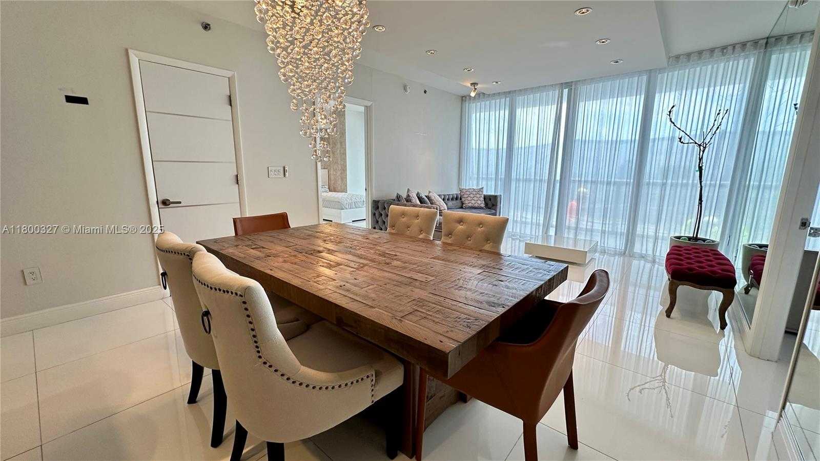 Small Image of 495 BRICKELL AVE #4403, Miami Number 7