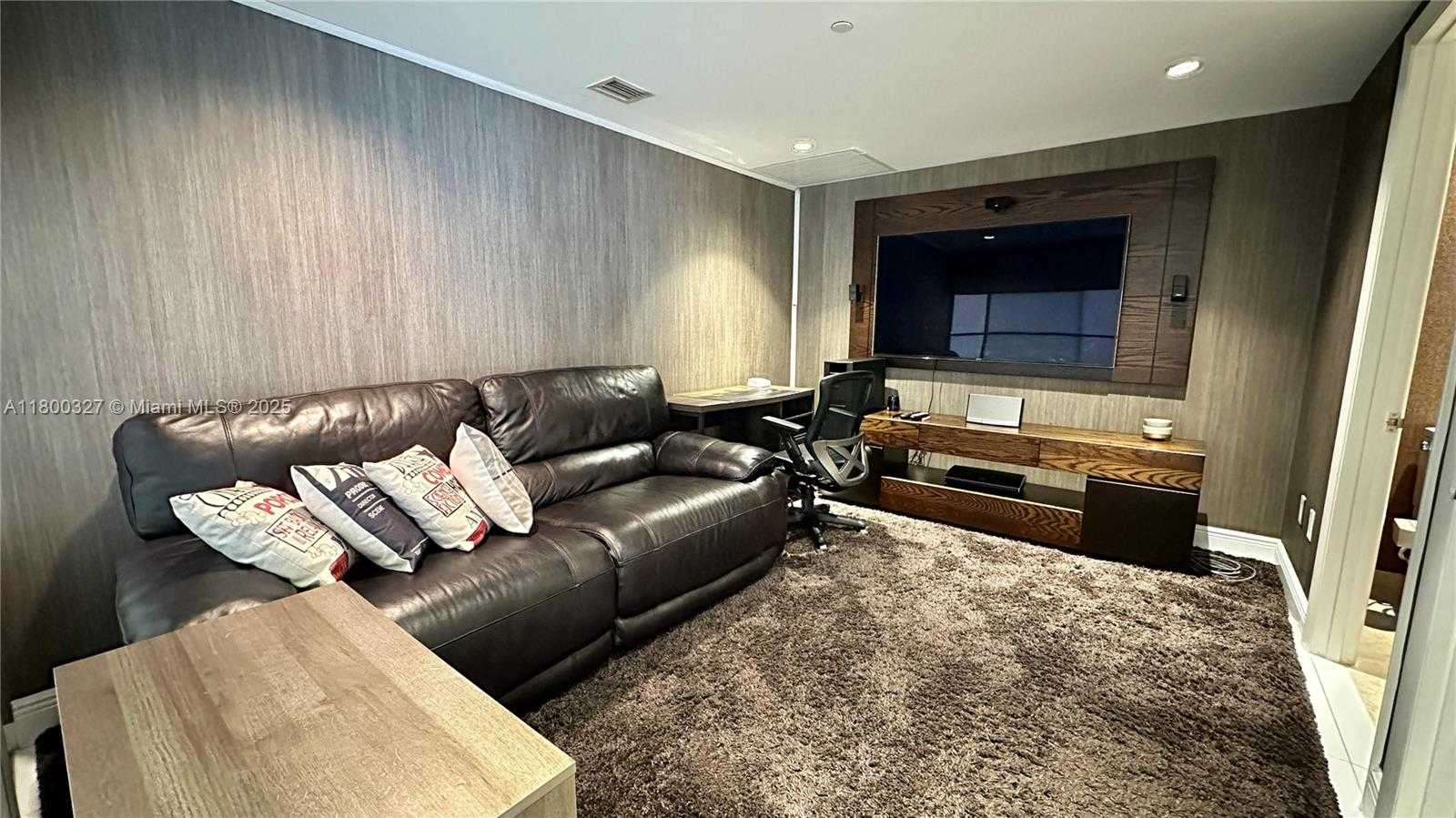 Small Image of 495 BRICKELL AVE #4403, Miami Number 9