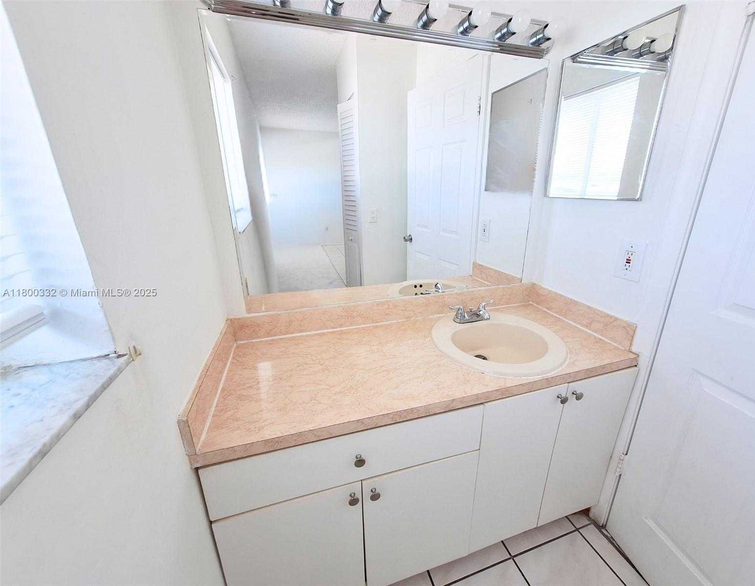 Small Image of Miami Beach Number 13