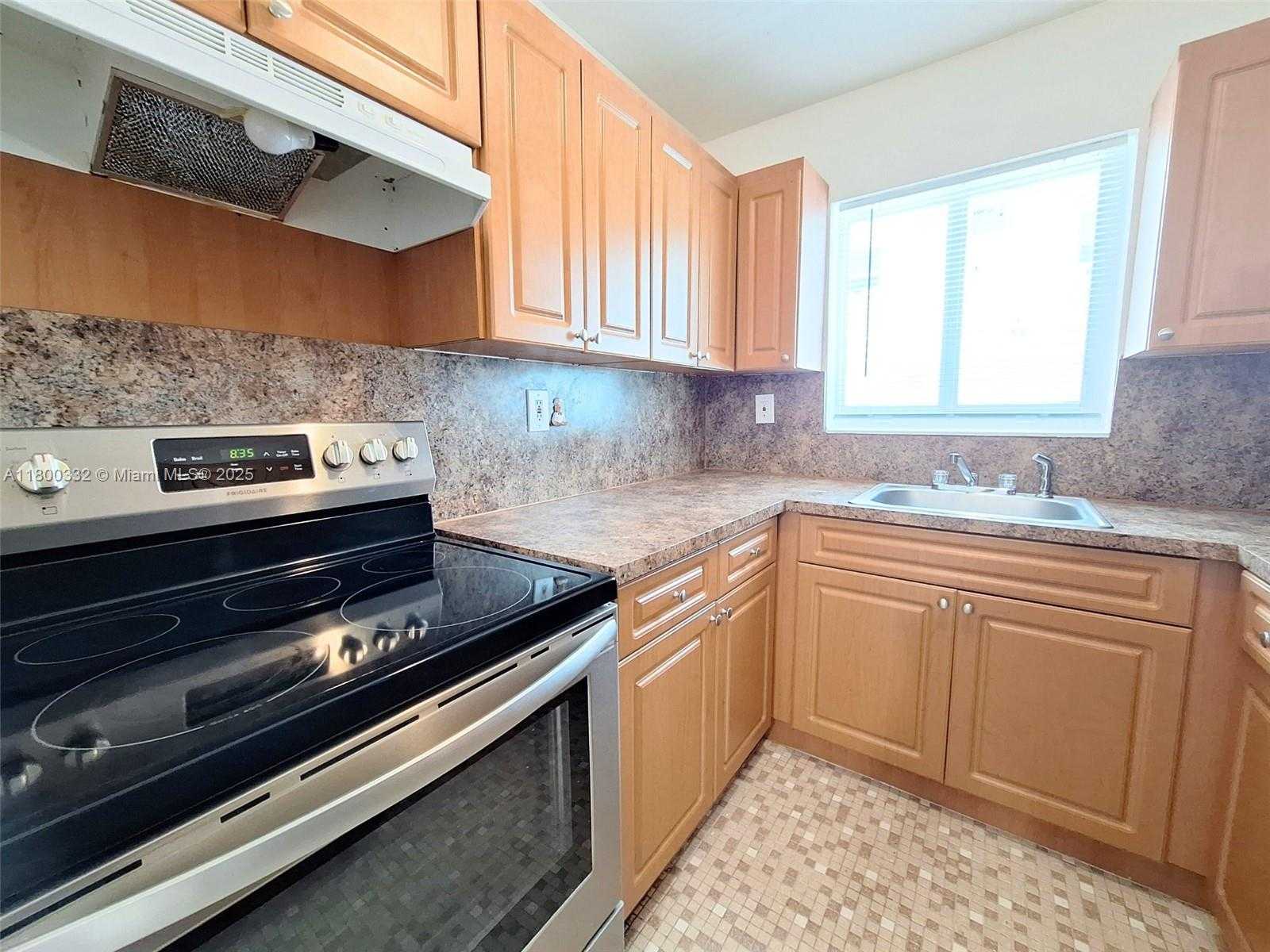 Small Image of Miami Beach Number 16