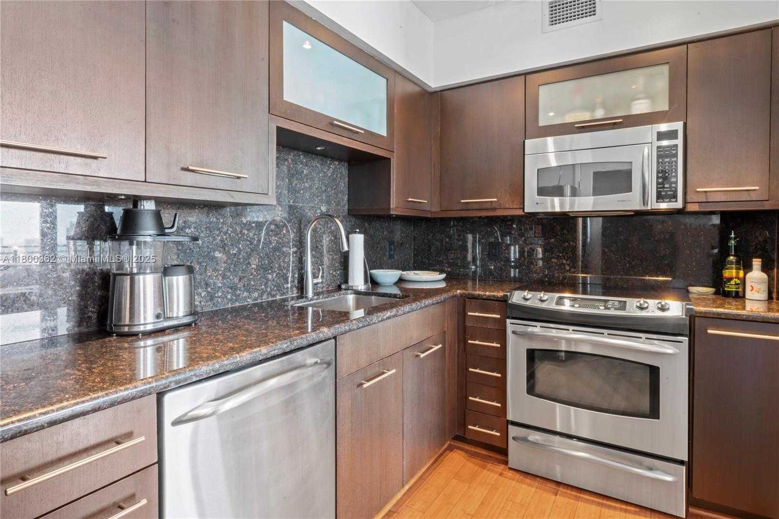 Small Image of 1330 WEST AVE #2810, Miami Beach Number 12