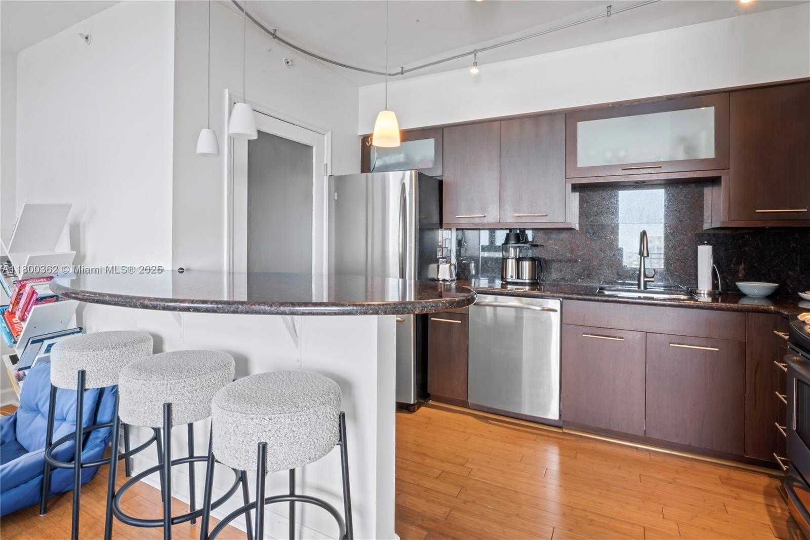 Small Image of 1330 WEST AVE #2810, Miami Beach Number 14