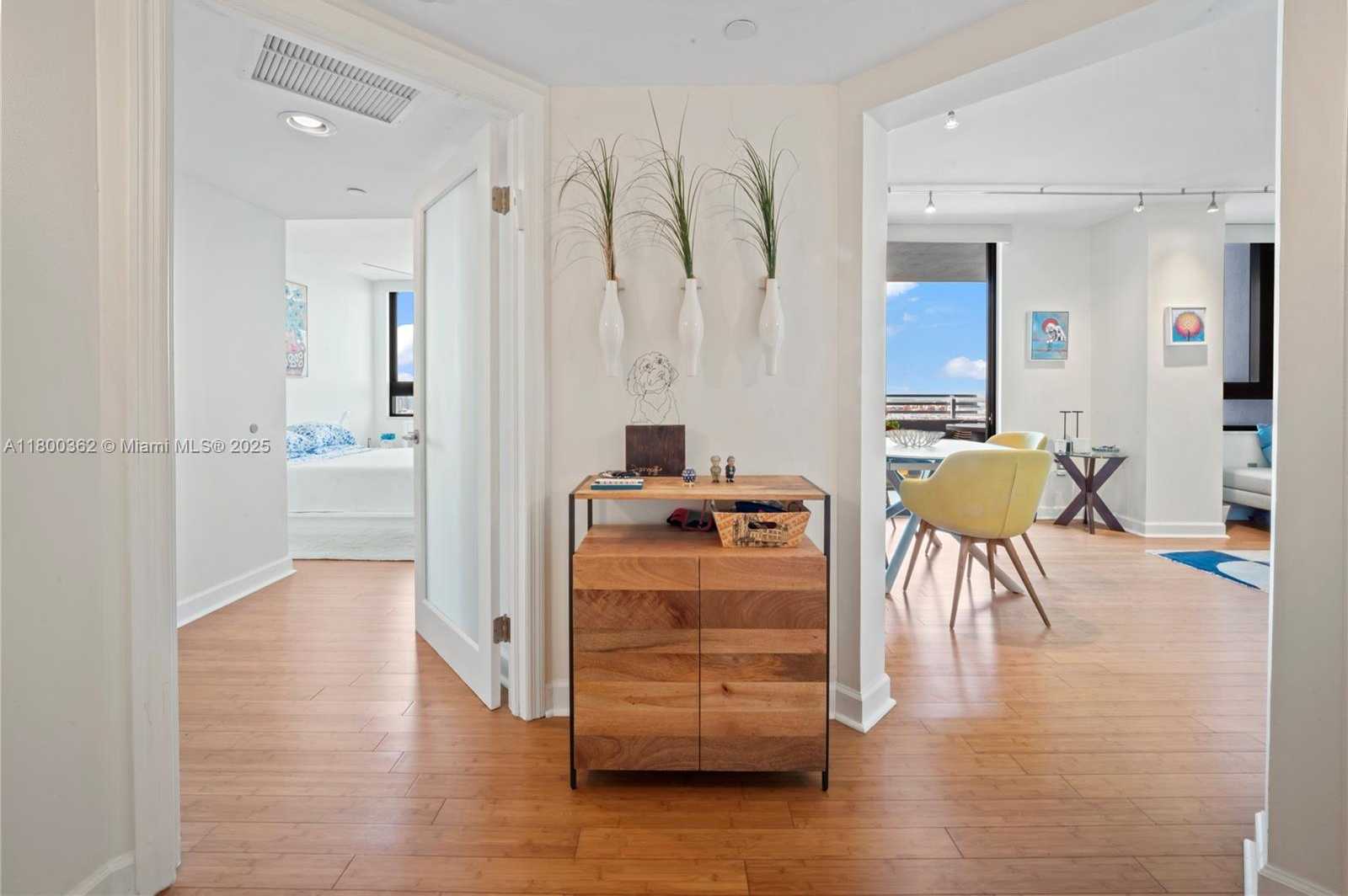 Small Image of 1330 WEST AVE #2810, Miami Beach Number 3
