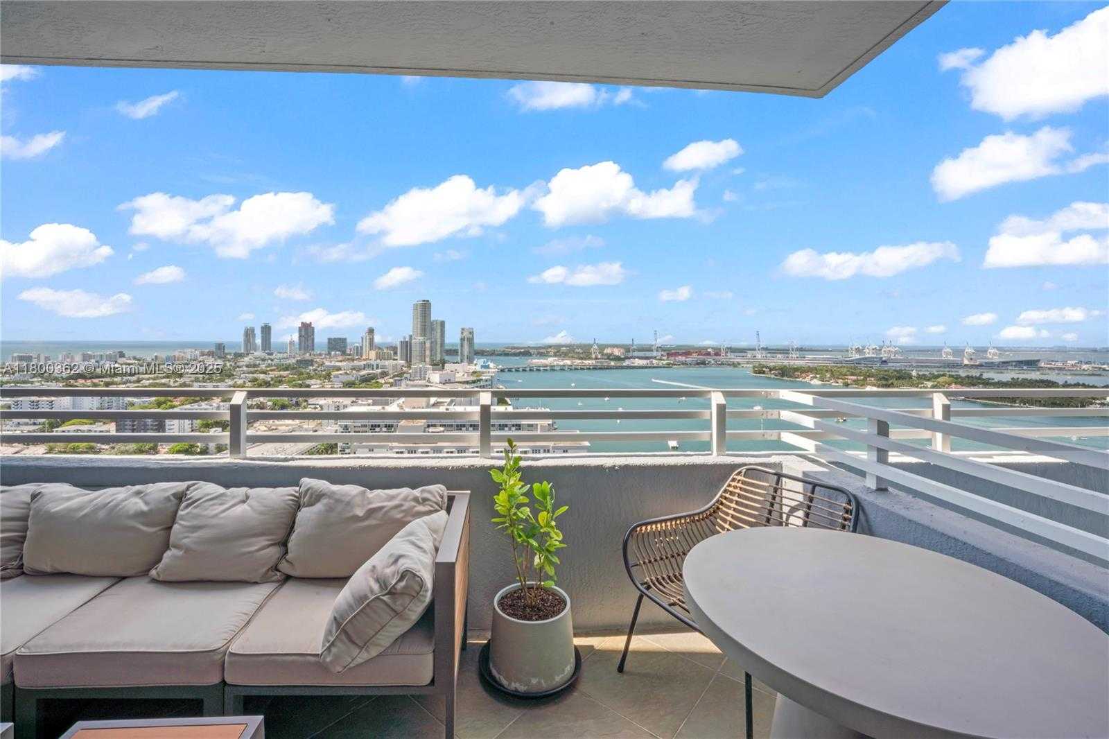 Small Image of 1330 WEST AVE #2810, Miami Beach Number 4