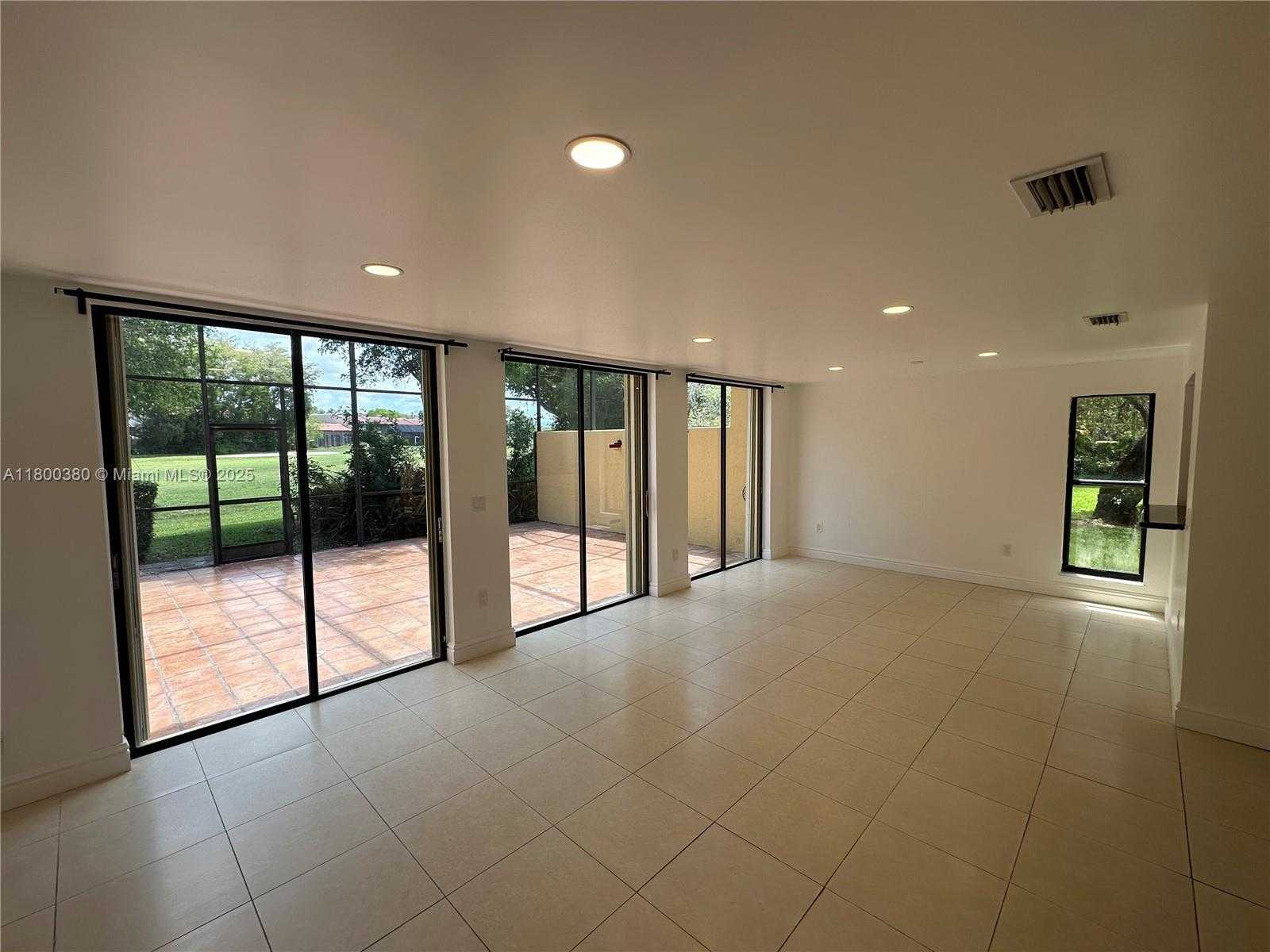 Small Image of 10119 COSTA DEL SOL BLVD #J-57B, Doral Number 3
