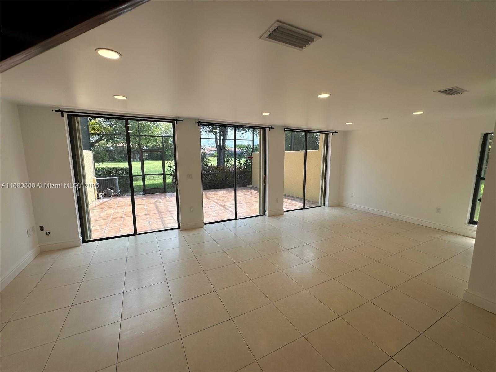 Small Image of 10119 COSTA DEL SOL BLVD #J-57B, Doral Number 4