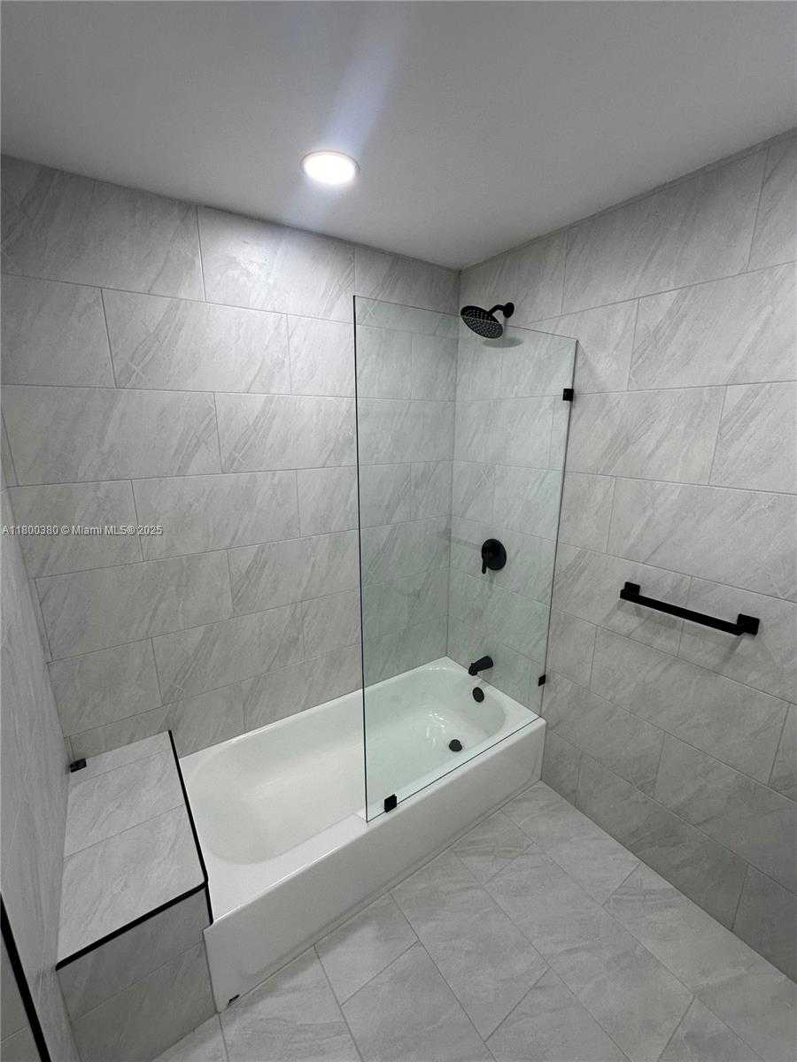 Small Image of 10119 COSTA DEL SOL BLVD #J-57B, Doral Number 5