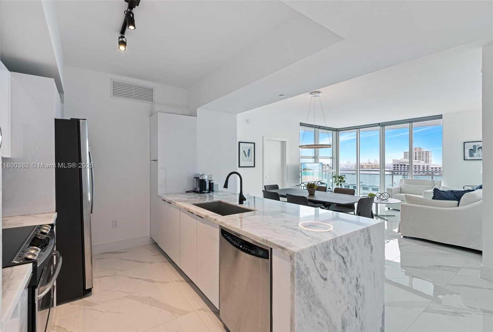 Small Image of 950 BRICKELL BAY DR #2210, Miami Number 12