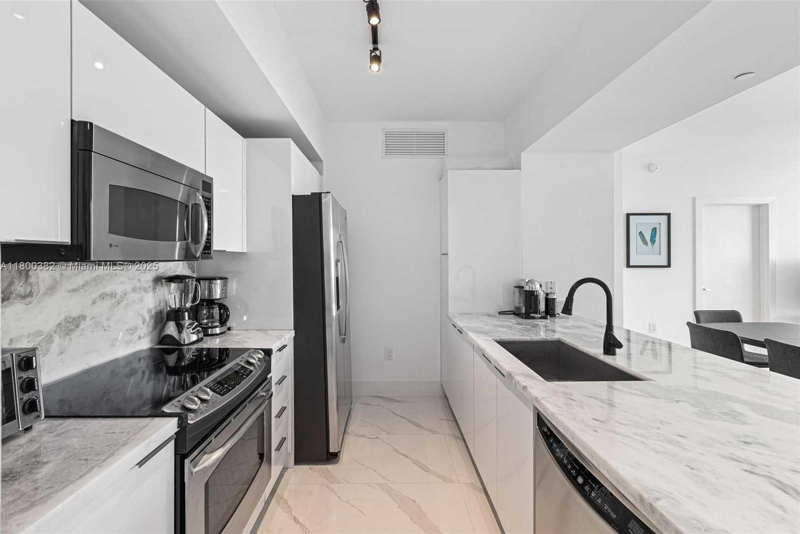 Small Image of 950 BRICKELL BAY DR #2210, Miami Number 13