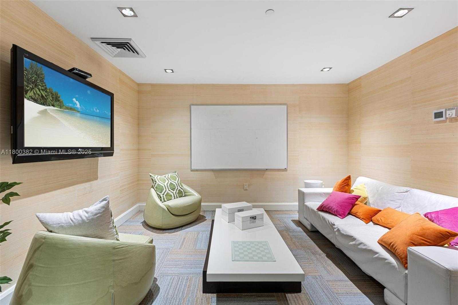 Small Image of 950 BRICKELL BAY DR #2210, Miami Number 21