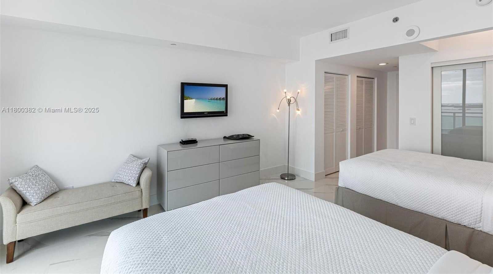 Small Image of 950 BRICKELL BAY DR #2210, Miami Number 5