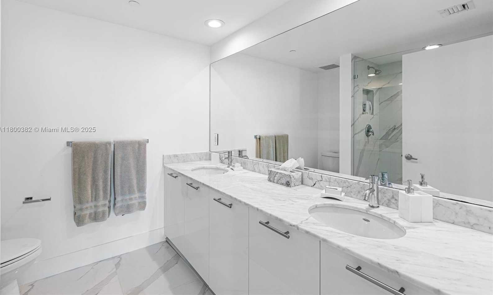 Small Image of 950 BRICKELL BAY DR #2210, Miami Number 6