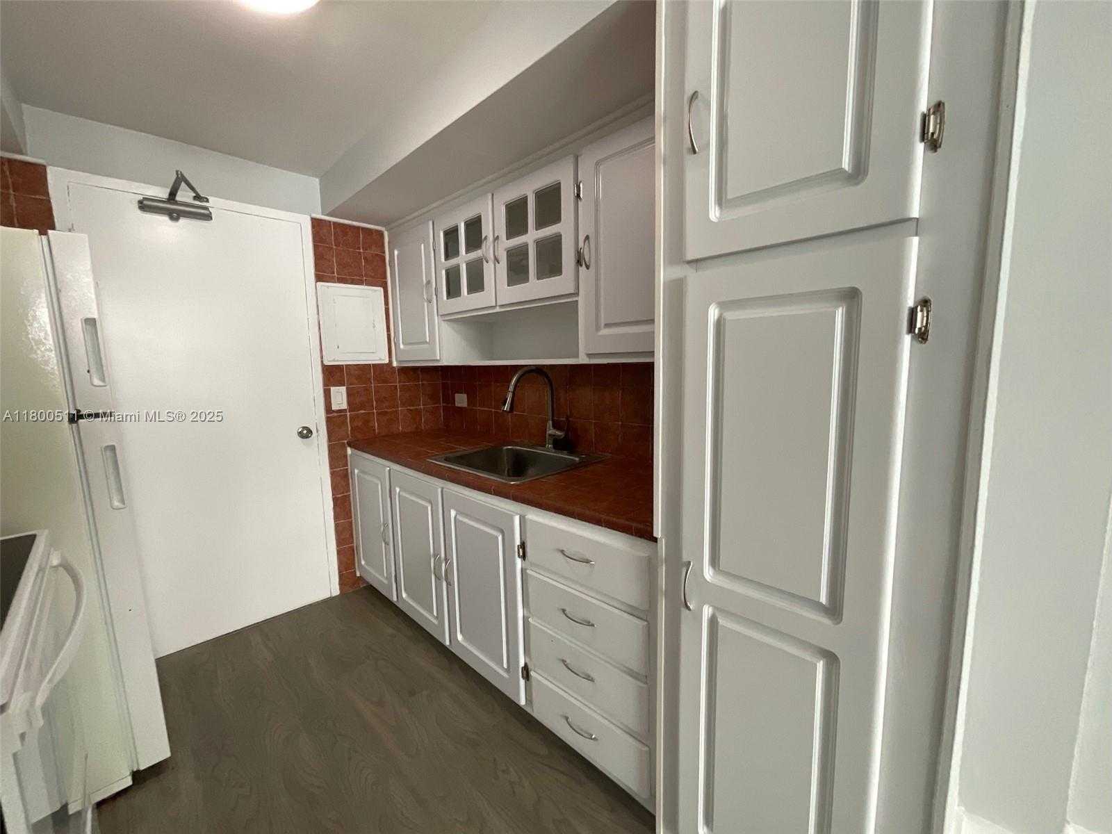Small Image of 1250 WEST AVE #7G, Miami Beach Number 14