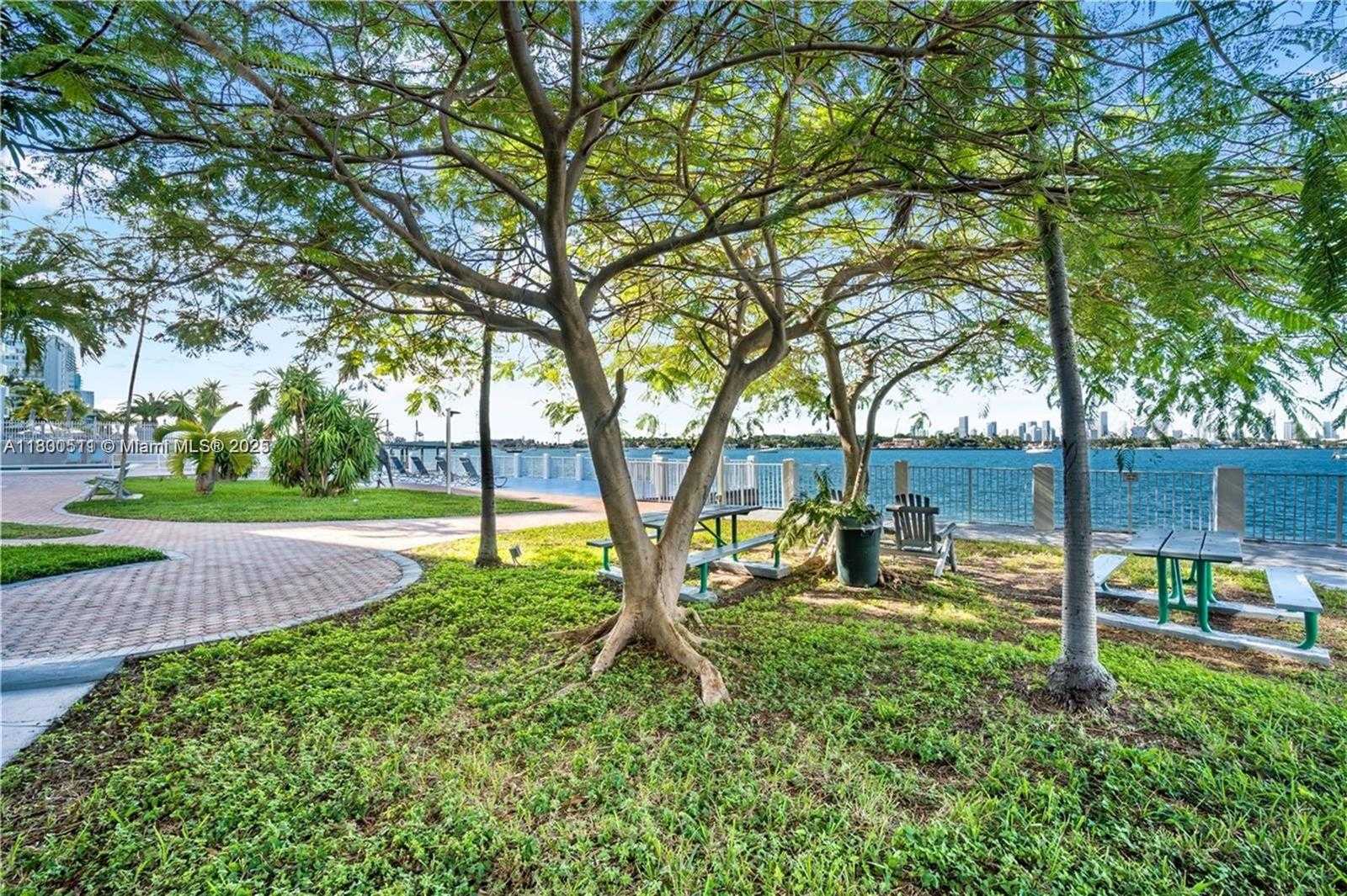 Small Image of 1250 WEST AVE #7G, Miami Beach Number 5