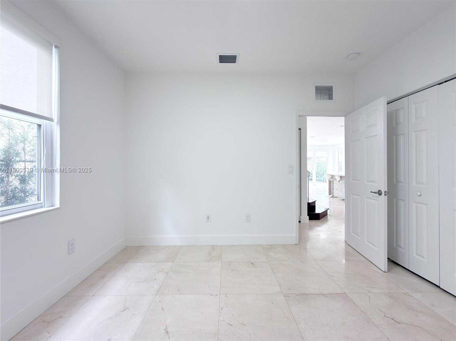 Small Image of 10423 NORTH WEST 70TH LN, Doral Number 11