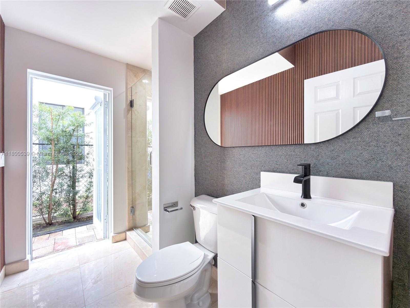 Small Image of 10423 NORTH WEST 70TH LN, Doral Number 13