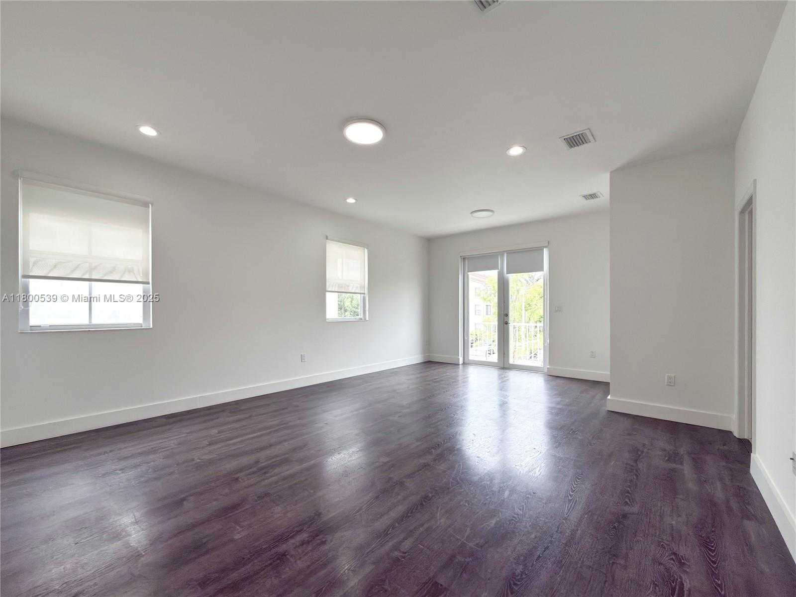 Small Image of 10423 NORTH WEST 70TH LN, Doral Number 16