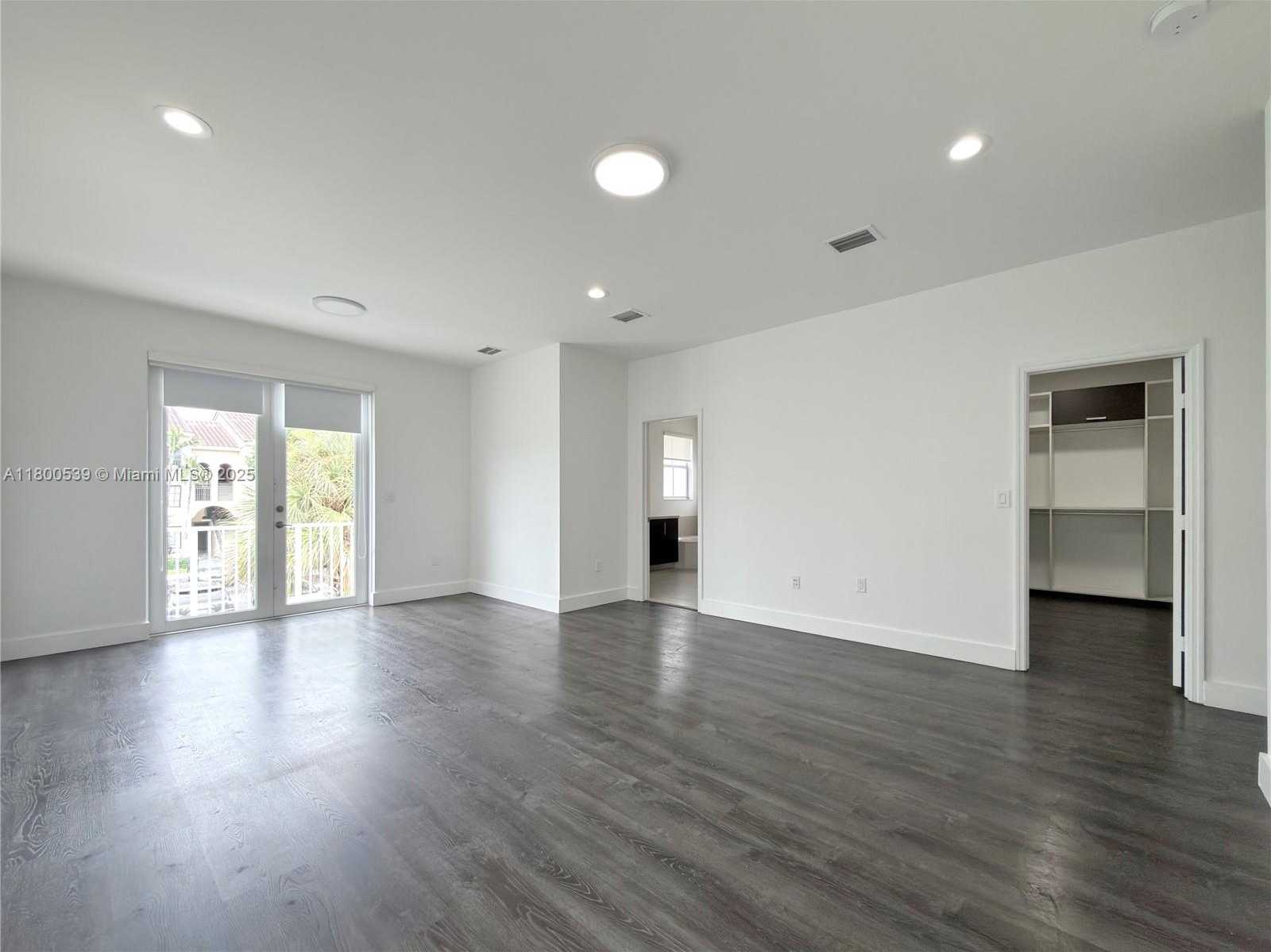 Small Image of 10423 NORTH WEST 70TH LN, Doral Number 19