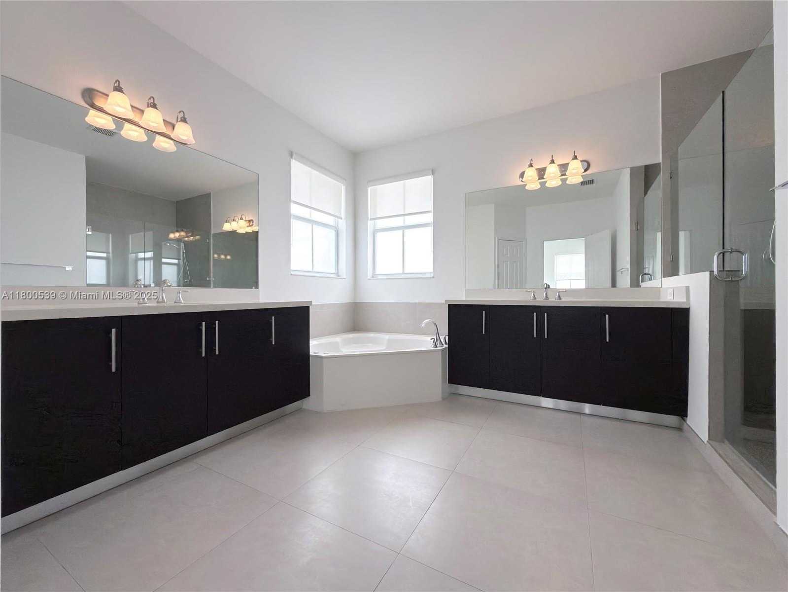 Small Image of 10423 NORTH WEST 70TH LN, Doral Number 20