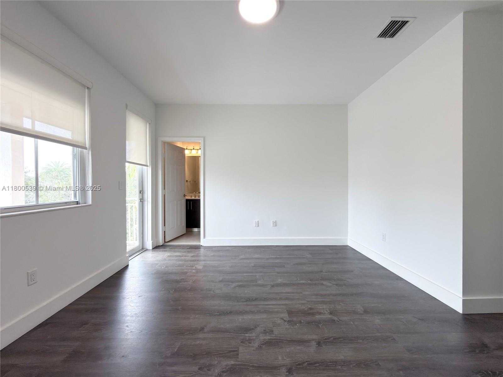 Small Image of 10423 NORTH WEST 70TH LN, Doral Number 24