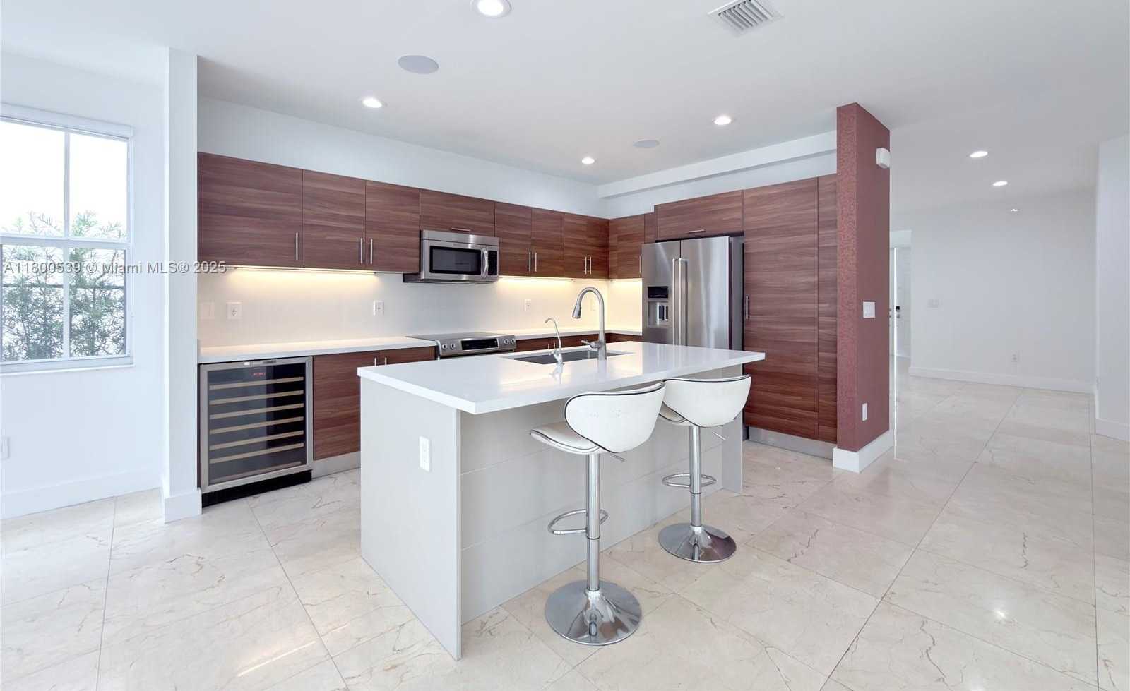Small Image of 10423 NORTH WEST 70TH LN, Doral Number 6