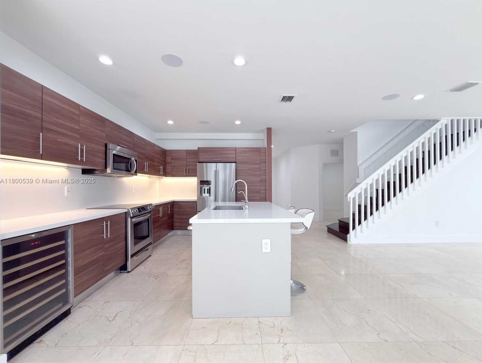 Small Image of 10423 NORTH WEST 70TH LN, Doral Number 8