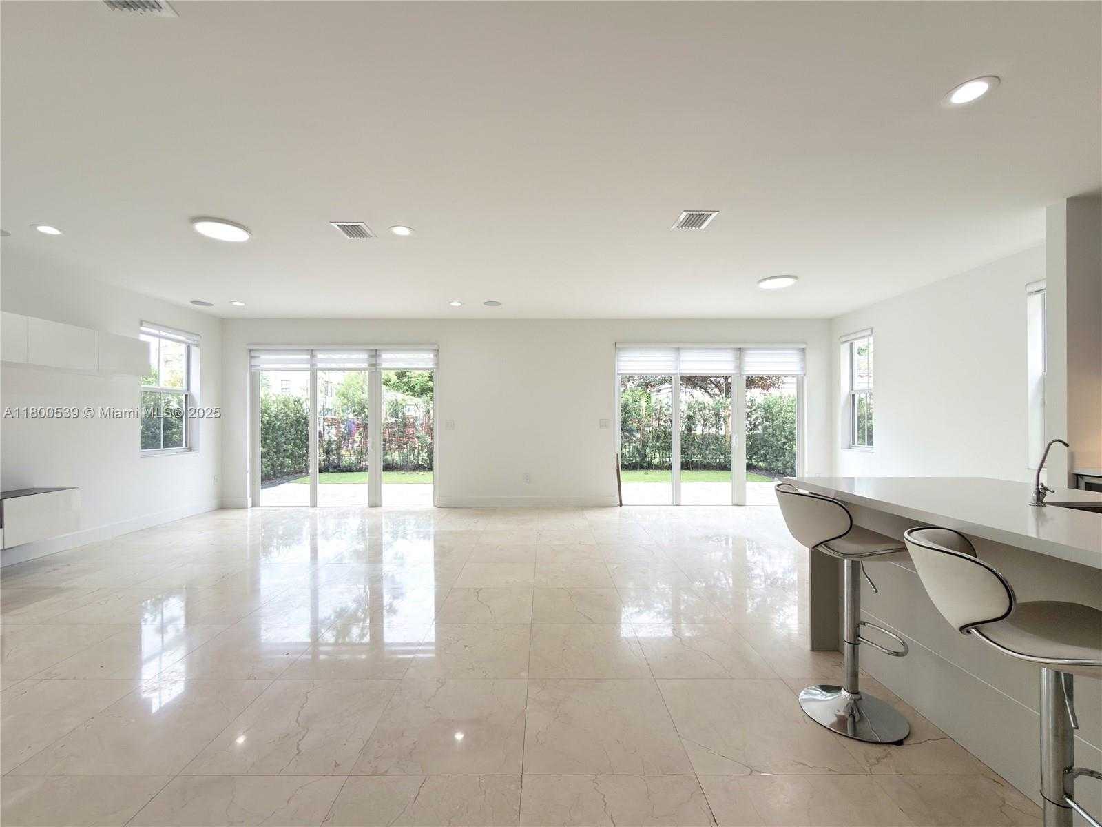 Small Image of 10423 NORTH WEST 70TH LN, Doral Number 9