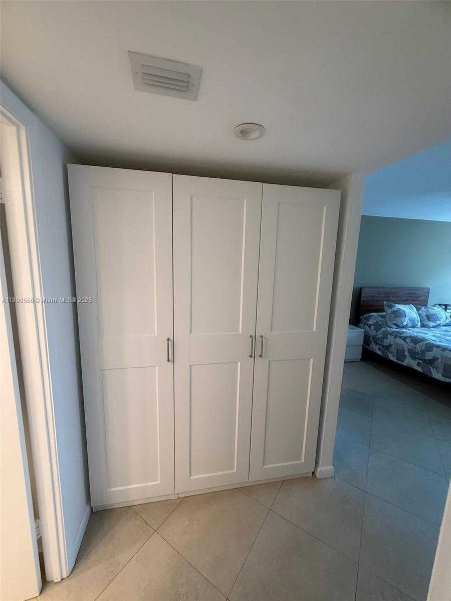Small Image of 18021 BISCAYNE BLVD #1504, Aventura Number 12