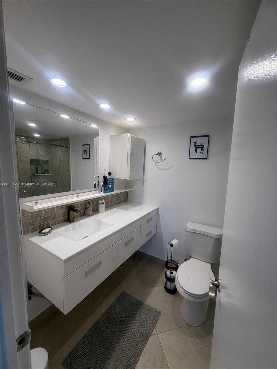 Small Image of 18021 BISCAYNE BLVD #1504, Aventura Number 13