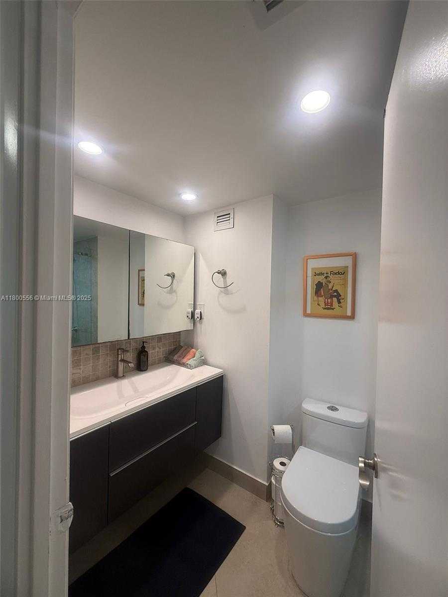 Small Image of 18021 BISCAYNE BLVD #1504, Aventura Number 16