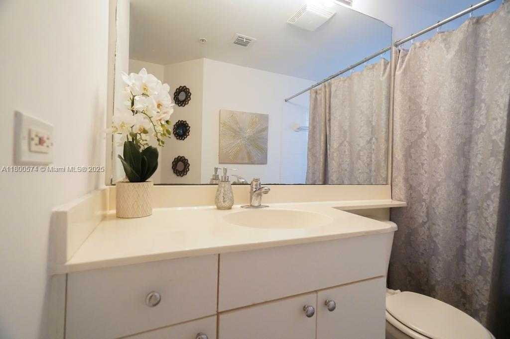 Small Image of 17145 NORTH BAY RD #4403, Sunny Isles Beach Number 2