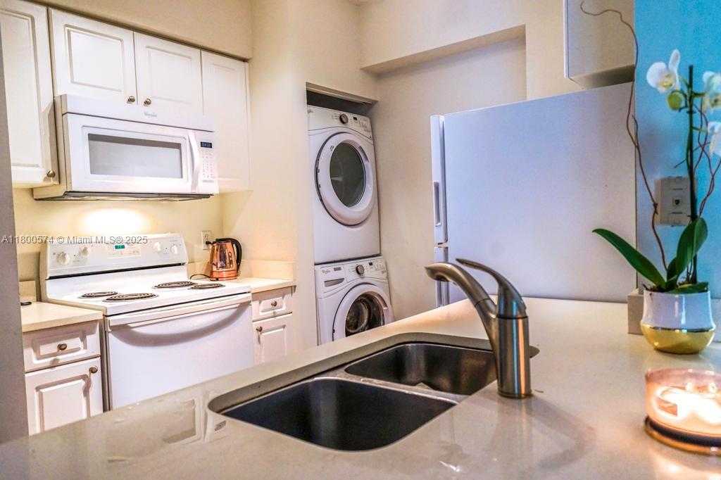 Small Image of 17145 NORTH BAY RD #4403, Sunny Isles Beach Number 5