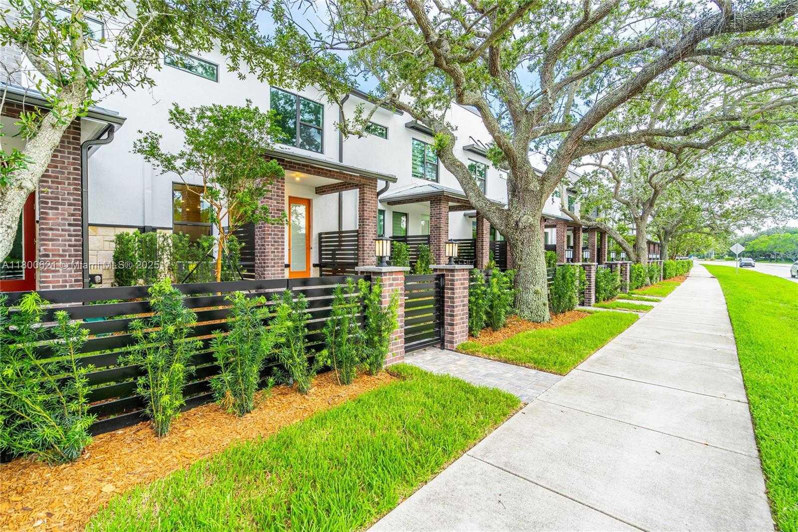 Small Image of 8353 NORTH WEST 7TH PL, Plantation Number 33