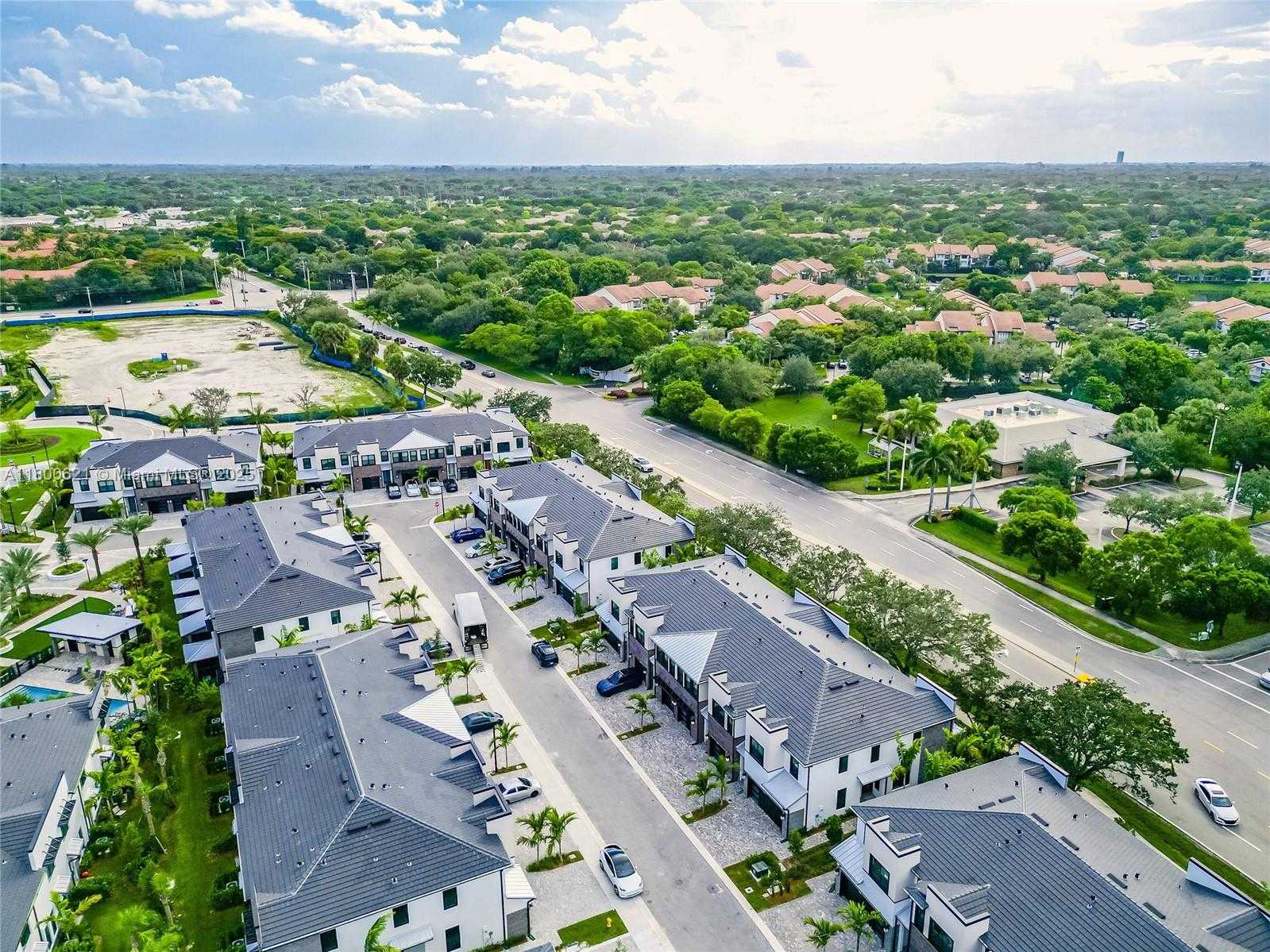 Small Image of 8353 NORTH WEST 7TH PL, Plantation Number 38