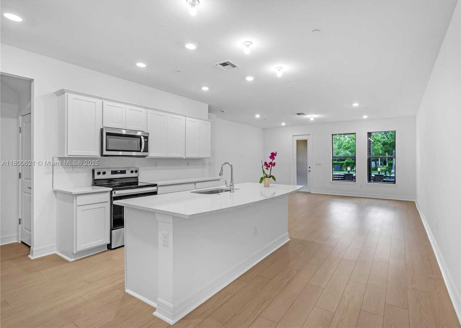 Small Image of 8353 NORTH WEST 7TH PL, Plantation Number 5