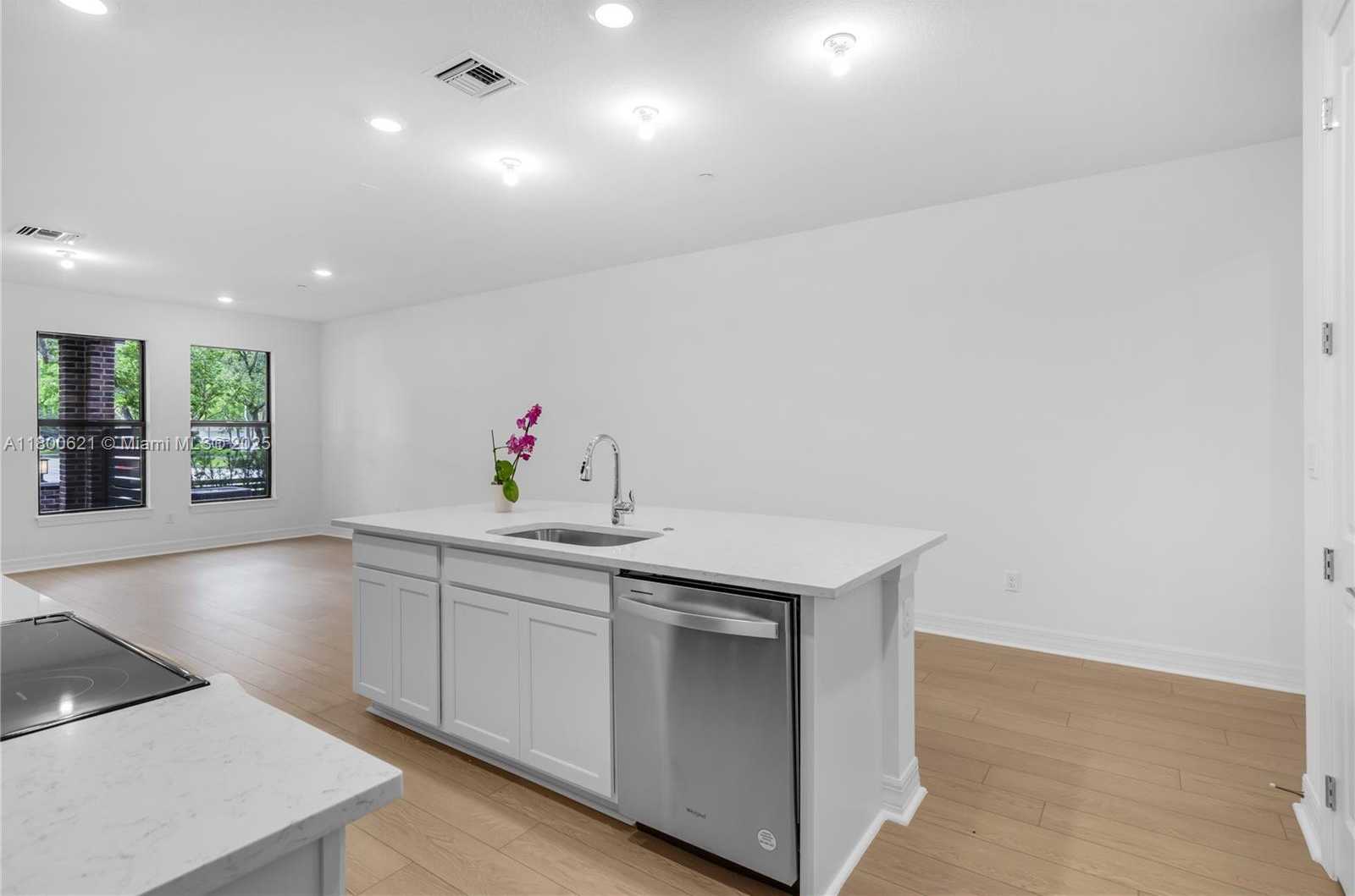 Small Image of 8353 NORTH WEST 7TH PL, Plantation Number 6