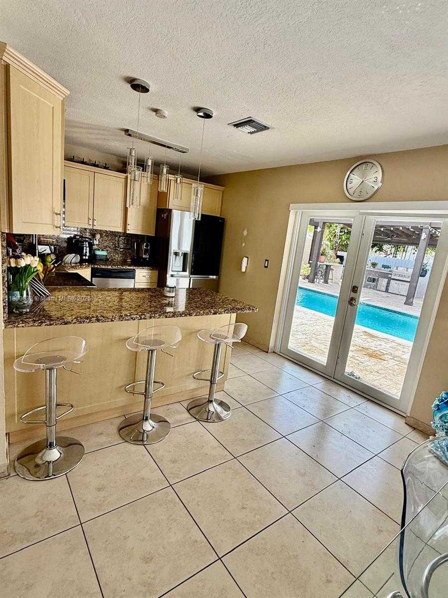 Small Image of 6202 SOUTH WEST 107TH AVE, Miami Number 11