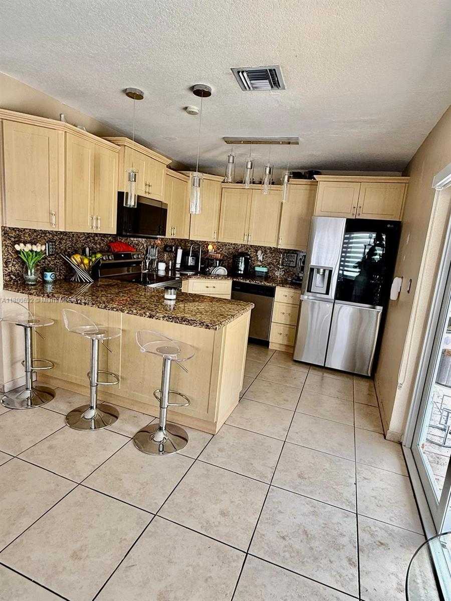 Small Image of 6202 SOUTH WEST 107TH AVE, Miami Number 12
