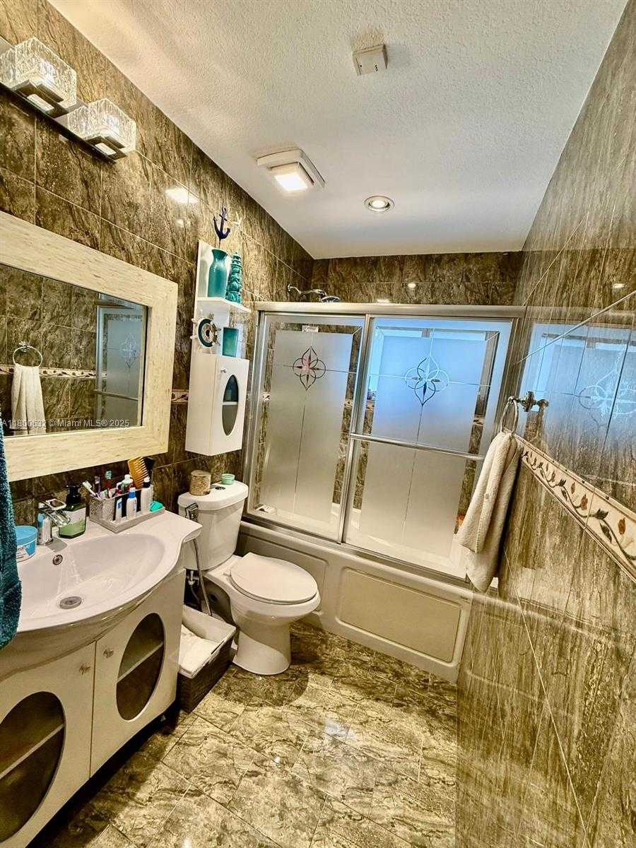 Small Image of 6202 SOUTH WEST 107TH AVE, Miami Number 15