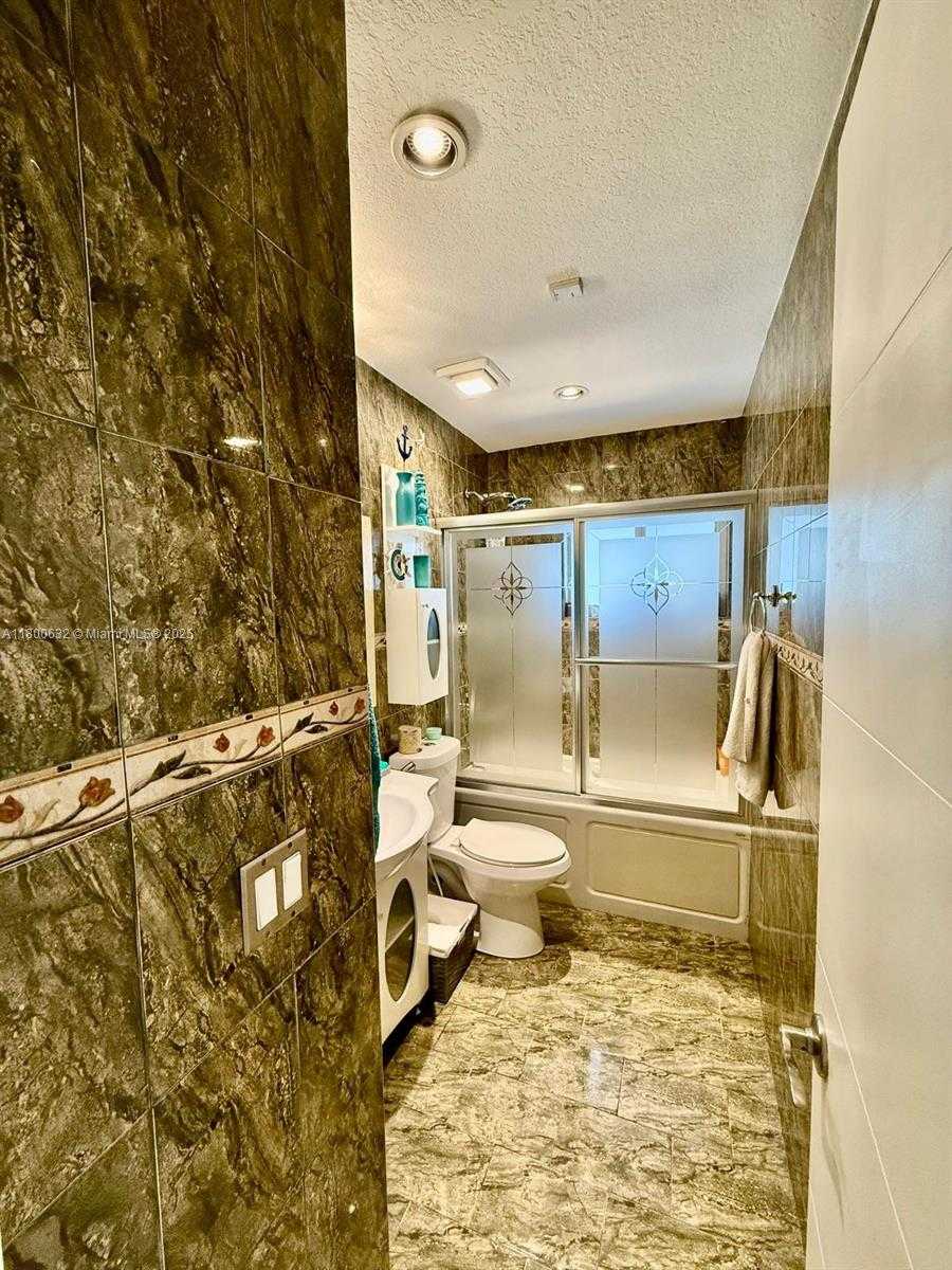 Small Image of 6202 SOUTH WEST 107TH AVE, Miami Number 16