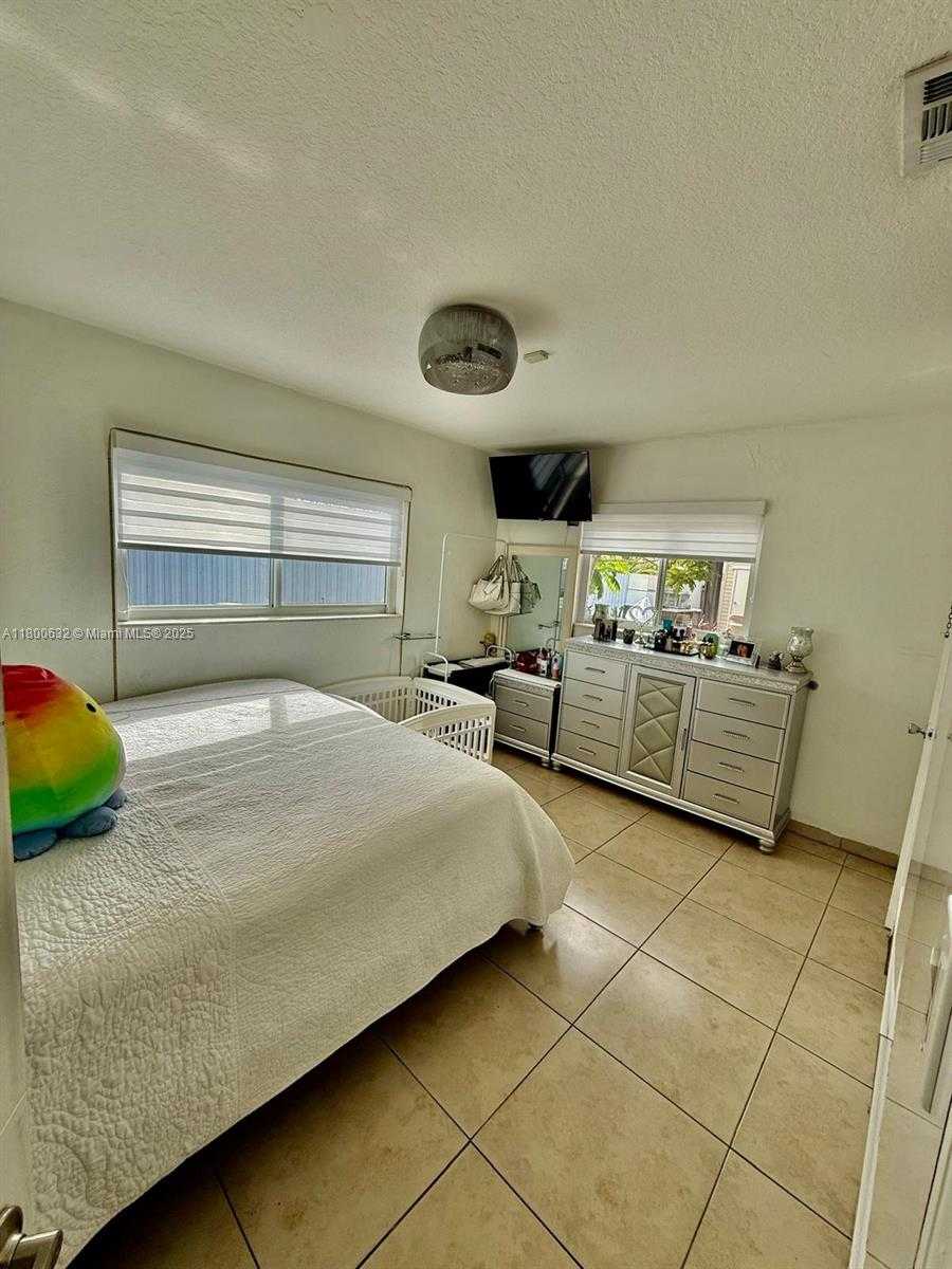 Small Image of 6202 SOUTH WEST 107TH AVE, Miami Number 17