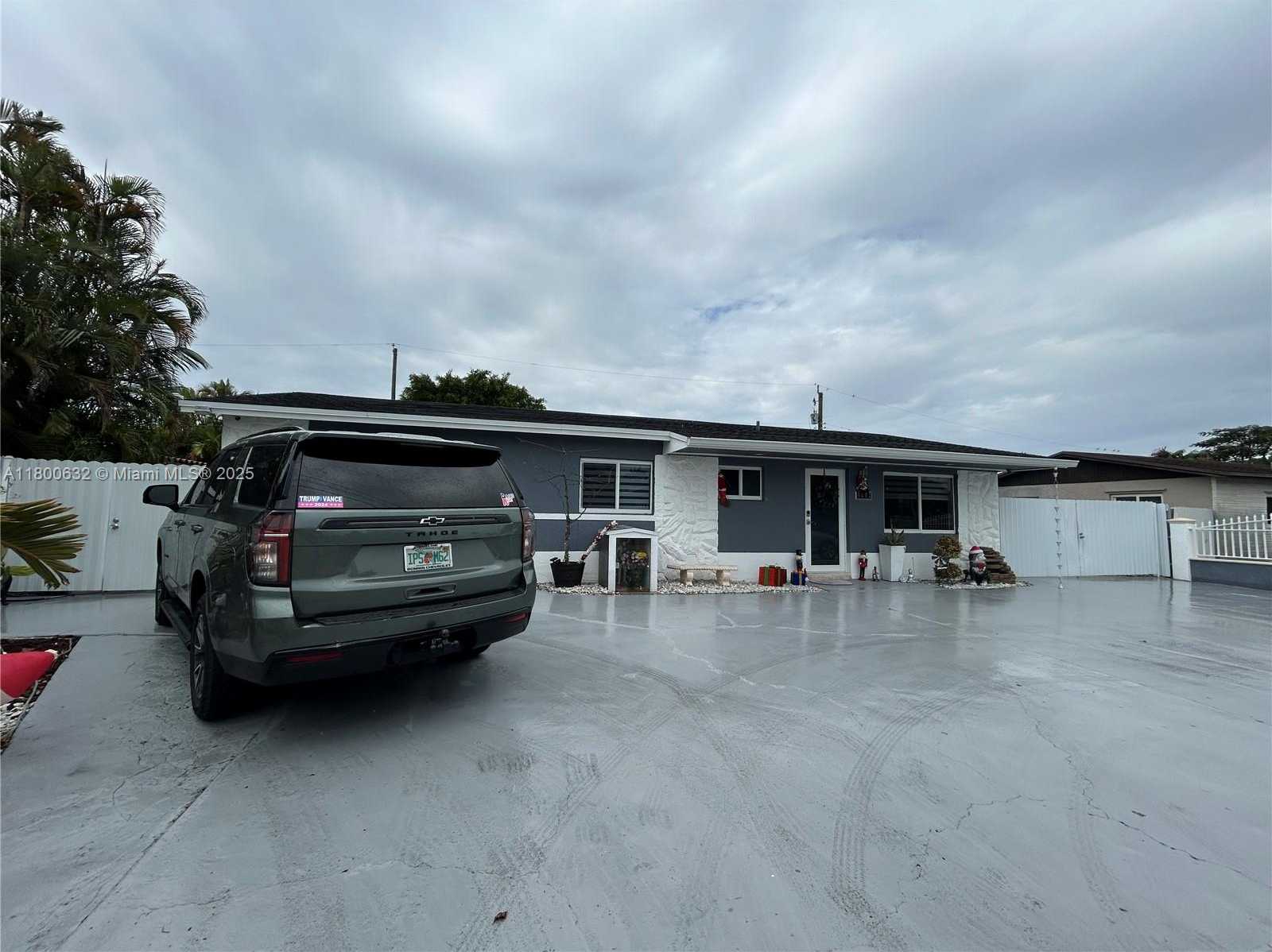 Small Image of 6202 SOUTH WEST 107TH AVE, Miami Number 2