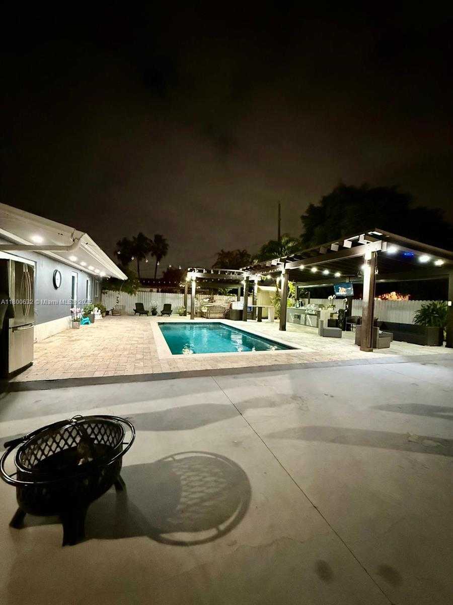 Small Image of 6202 SOUTH WEST 107TH AVE, Miami Number 23