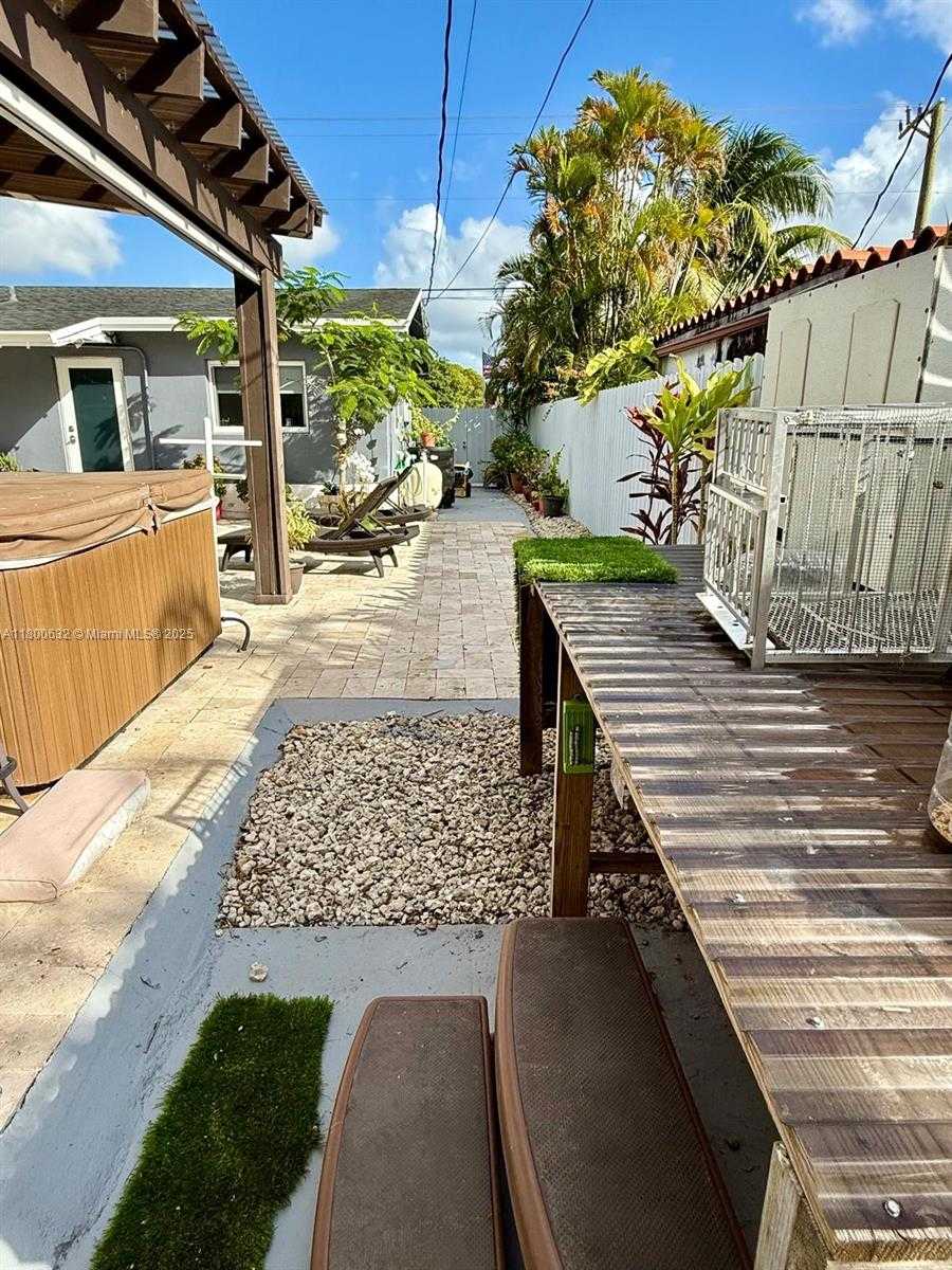 Small Image of 6202 SOUTH WEST 107TH AVE, Miami Number 25