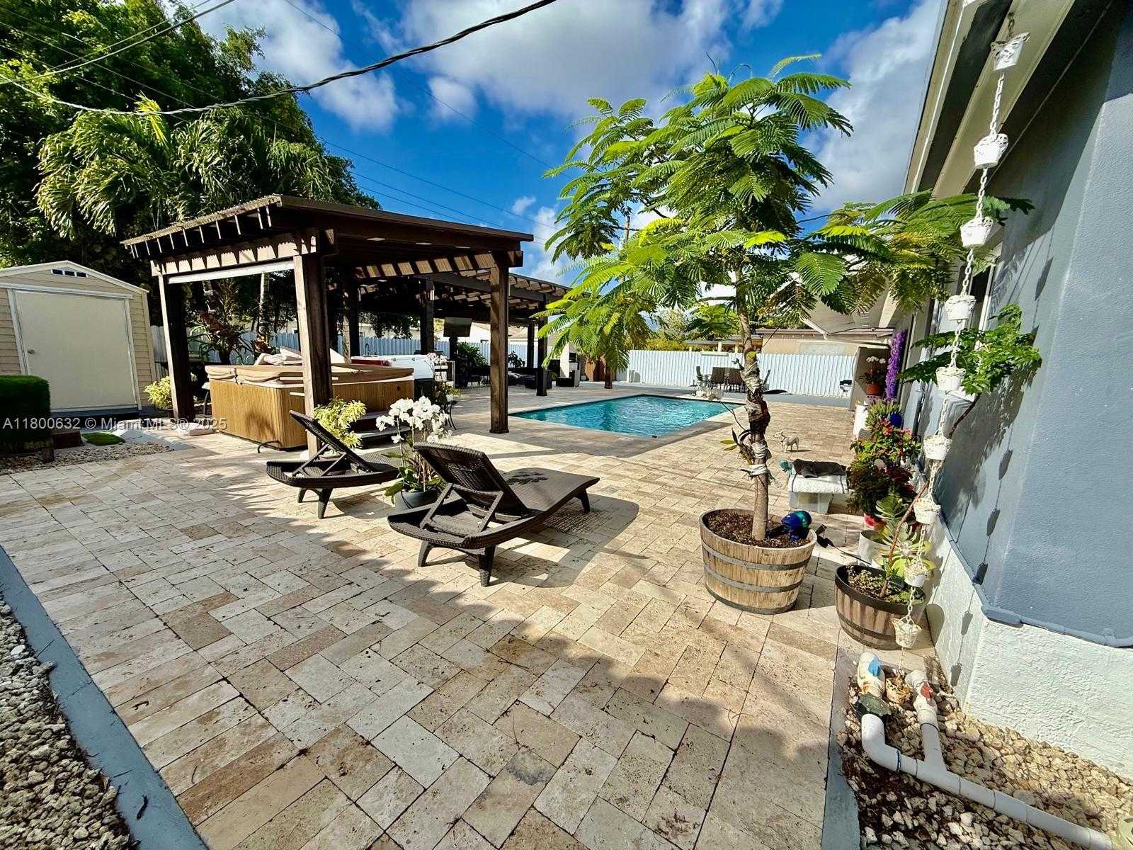 Small Image of 6202 SOUTH WEST 107TH AVE, Miami Number 28