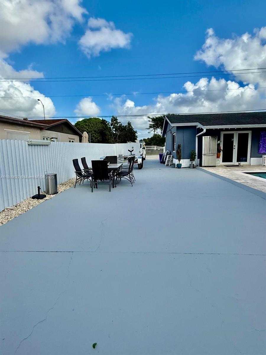 Small Image of 6202 SOUTH WEST 107TH AVE, Miami Number 32