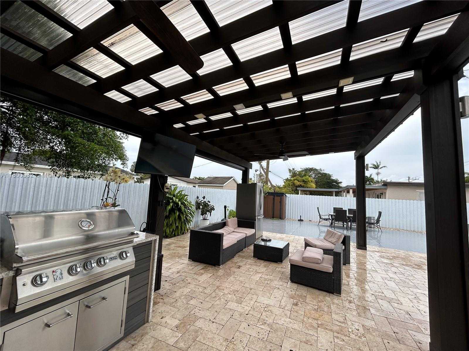 Small Image of 6202 SOUTH WEST 107TH AVE, Miami Number 36