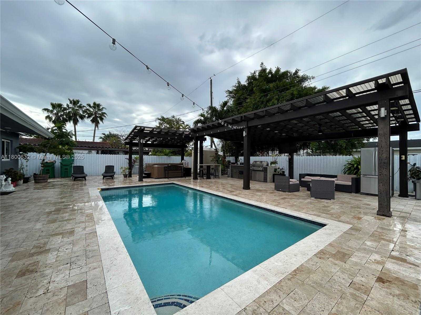 Small Image of 6202 SOUTH WEST 107TH AVE, Miami Number 4