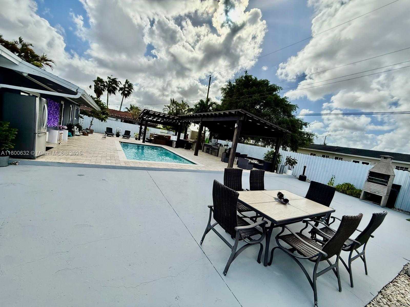Small Image of 6202 SOUTH WEST 107TH AVE, Miami Number 5